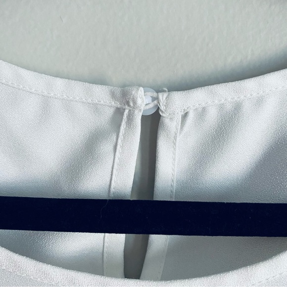 SHEIN Women's White Scalloped Short Sleeve Shirt Blouse Top Size Medium - Picture 3 of 12